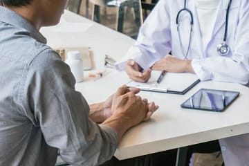 A Comunicação em Saúde é essencial para melhores cuidados, confiança e literacia. Descubra porquê e como aplicá-la no dia a dia da sua organização de saúde.